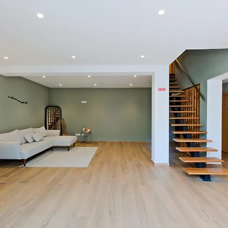 Апартаменти Lovely Fully Equipped Near Subway N7 Лісабон