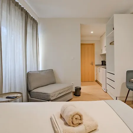 Lovely Fully Equipped Near Subway N7 *