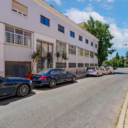 Lovely Fully Equipped Near Subway N7