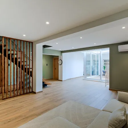 Lovely Fully Equipped Near Subway N7