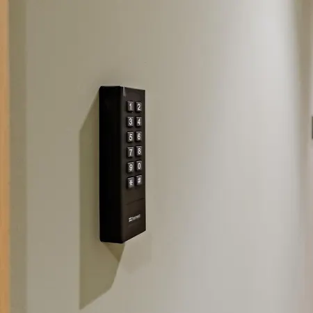 Lovely Fully Equipped Near Subway N7 Апартаменты